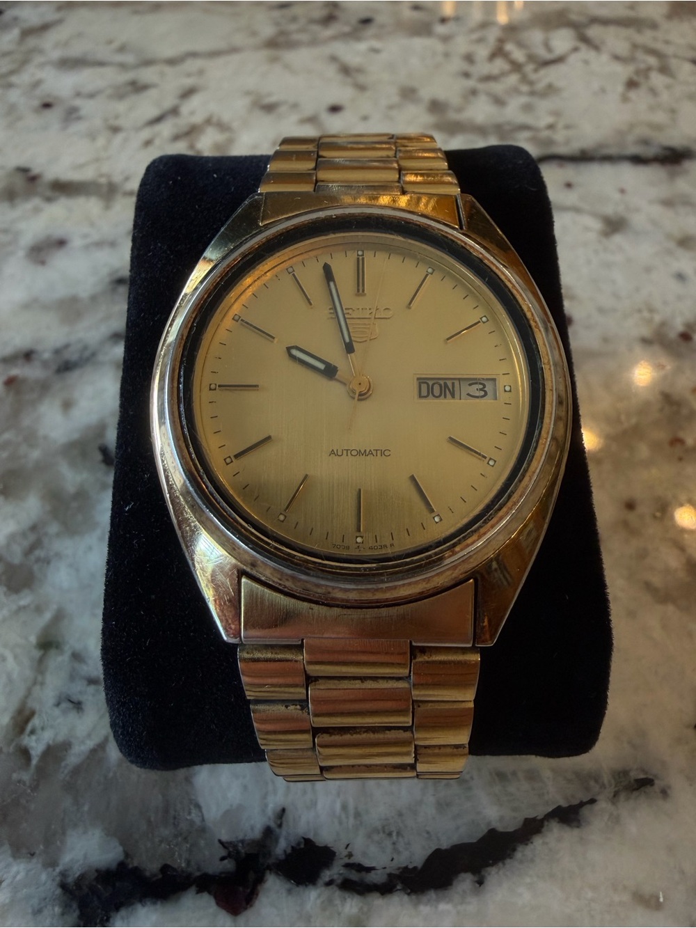 Vintage SEIKO 5 Mens Watch 7009-3040 Automatic Gold Day Date - Runs Well